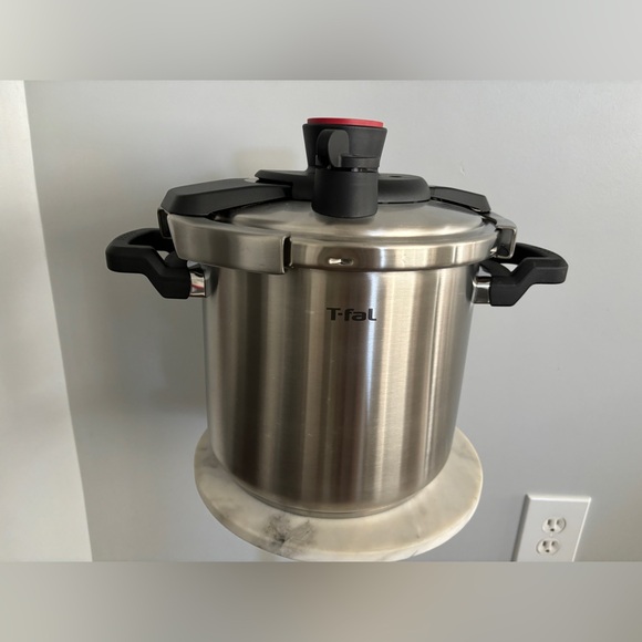 T-fal Clipso Stainless Steel Pressure Cooker 8 Quart - Picture 3 of 9